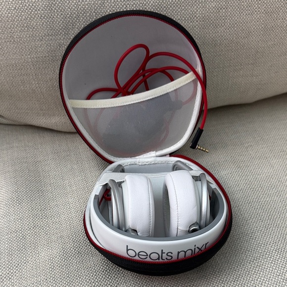 Beats mixr headphones with case - Picture 5 of 5